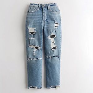 Hollister• Curvy Ultra High Rise Mom Jean